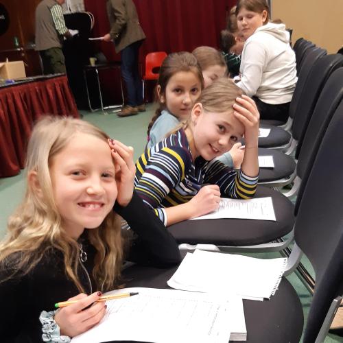 Schüler:innen beim Ausfüllen der Quizzes