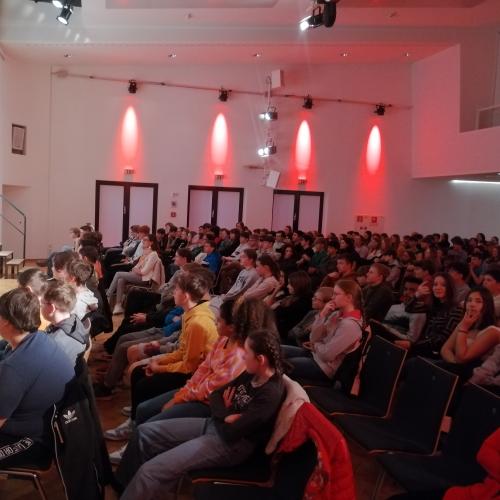 Blick ins Publikum beim Englisch-Theater