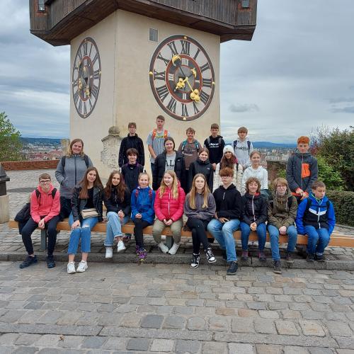 Klassenfoto vor dem Uhrturm Graz
