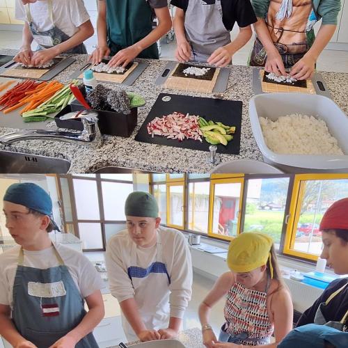 Schüler:innen beim Sushi machen