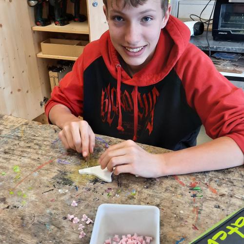 Schüler beim Werken