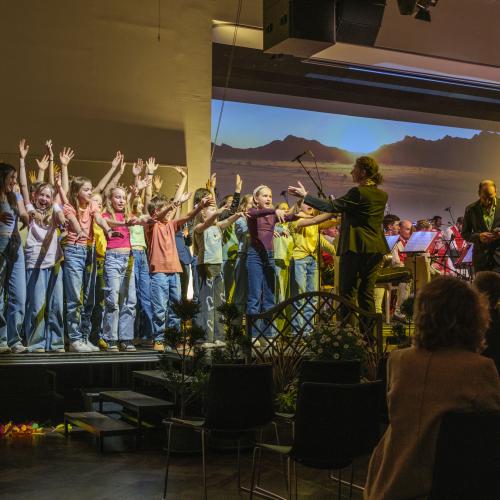 Schüler:innen beim Singen