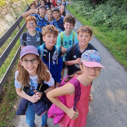 Kindergruppe auf einem Wandertag