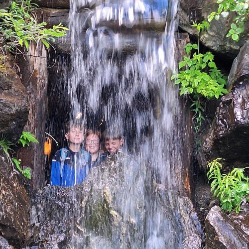 Kindergruppe auf einem Wandertag