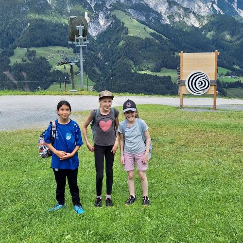 Kindergruppe auf einem Wandertag