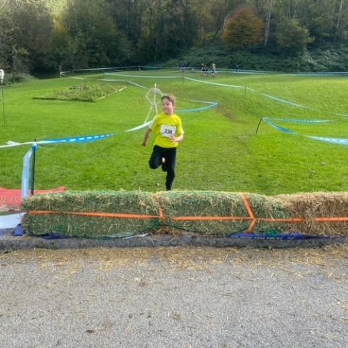 Schüler beim Crosslauf