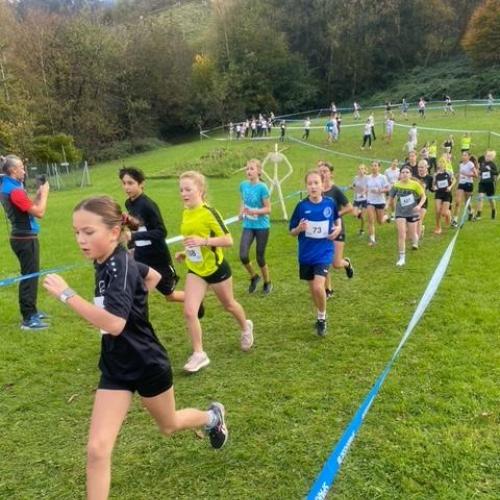 Schüler beim Crosslauf
