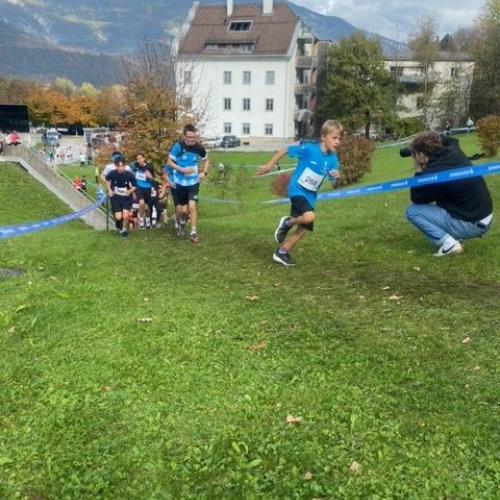 Schüler beim Crosslauf