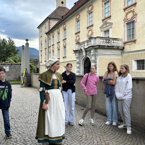 Stadtführung in Brixen mit Schauspieler:innen