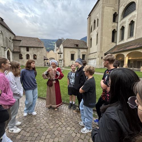 Stadtführung in Brixen mit Schauspieler:innen