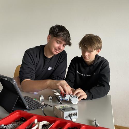 Schüler beim Programmieren