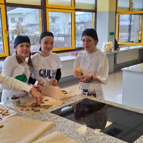 Schüler:innen beim Kochen