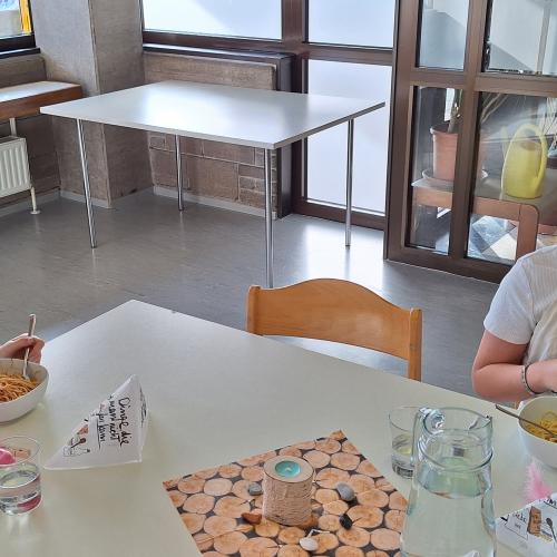 Schüler:innen beim Kochen
