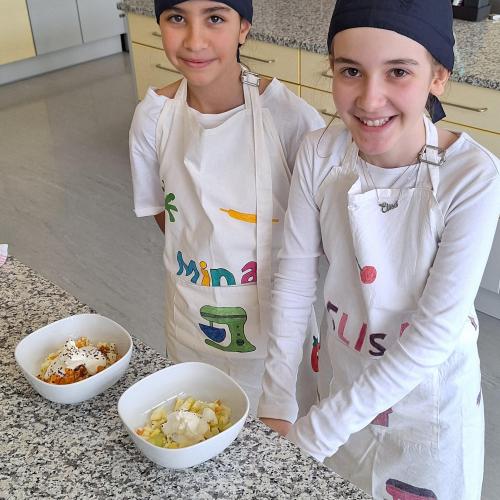 Schüler:innen beim Kochen