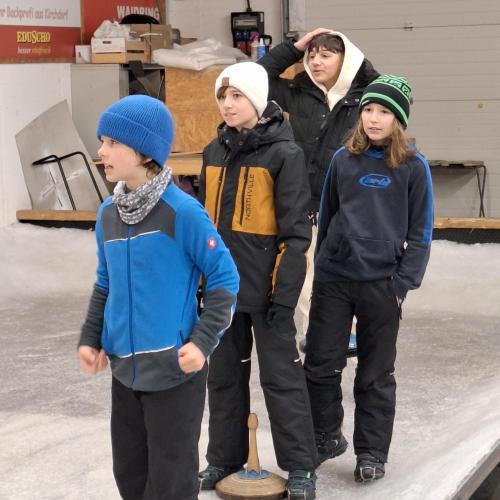 Schüler:innen der 2a bei der Winter-Erlebniswoche