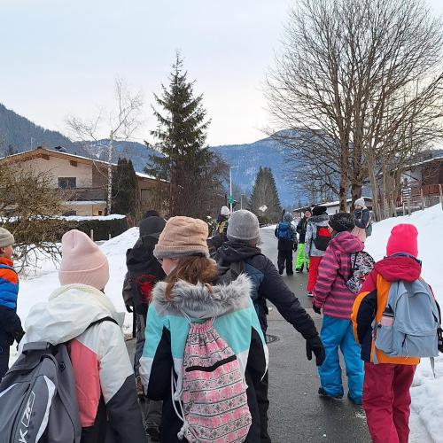 Schüler:innen der 2a bei der Winter-Erlebniswoche