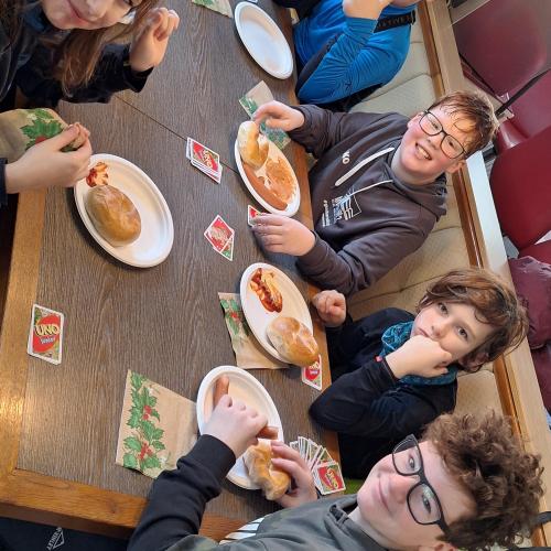 Schüler:innen der 2a bei der Winter-Erlebniswoche