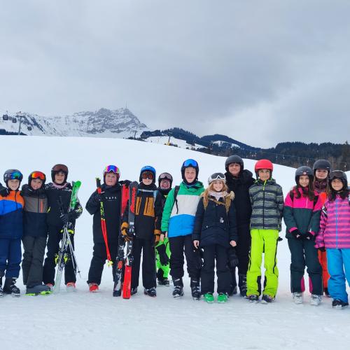 Schüler:innen der 2a bei der Winter-Erlebniswoche