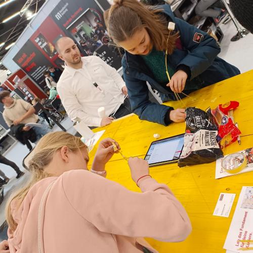 Schüler:innen bei der BIM