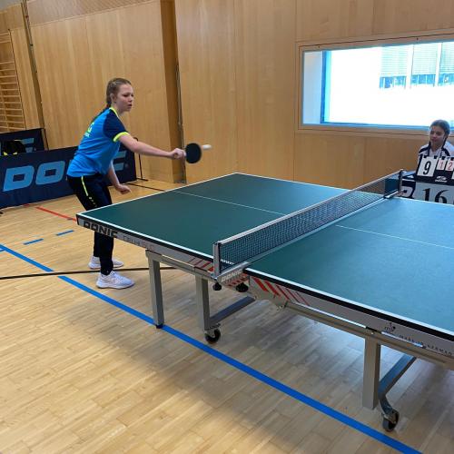Schüler:innen beim Tischtennisturnier