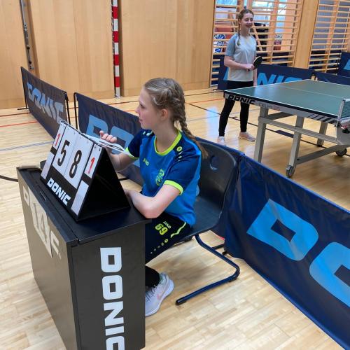 Schüler:innen beim Tischtennisturnier