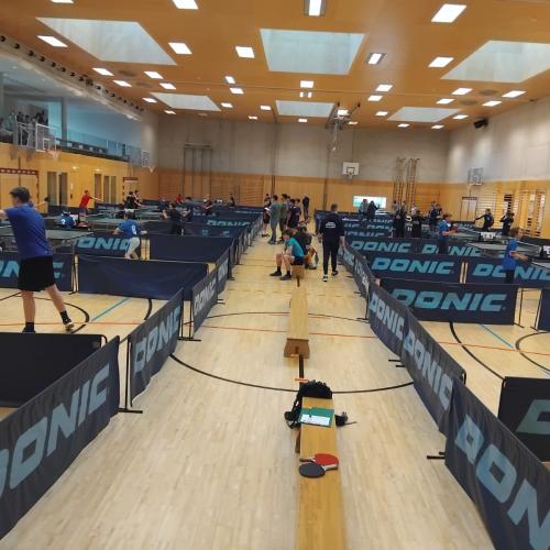 Schüler:innen beim Tischtennisturnier