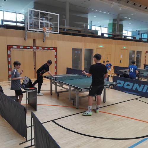 Schüler:innen beim Tischtennisturnier