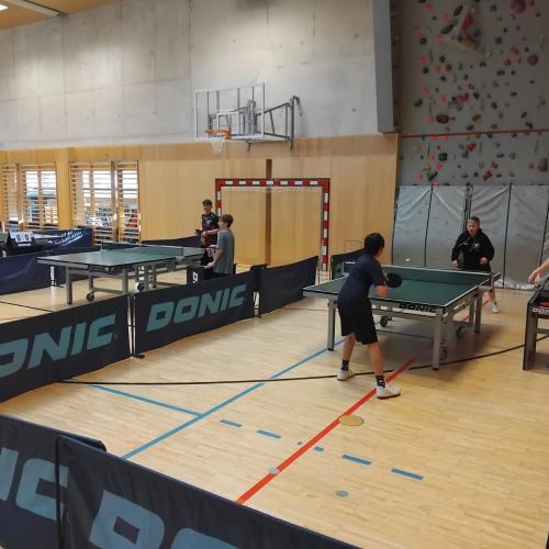 Schüler:innen beim Tischtennisturnier