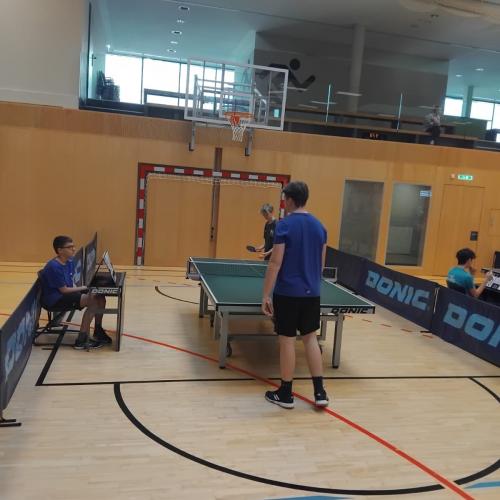Schüler:innen beim Tischtennisturnier