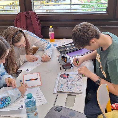 Schüler:innen im Wahlpflichtfach "Mentales Training"