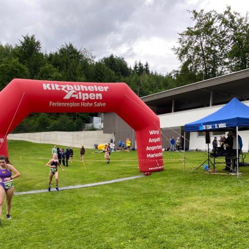 Schüler:innen beim Aquathlon