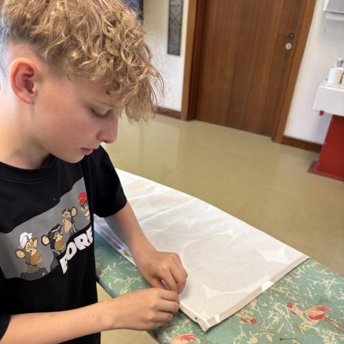 Schüler beim Stecken