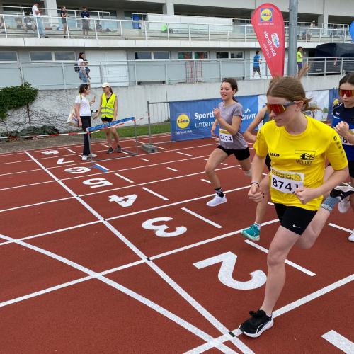 Schüler:innen beim Laufcup