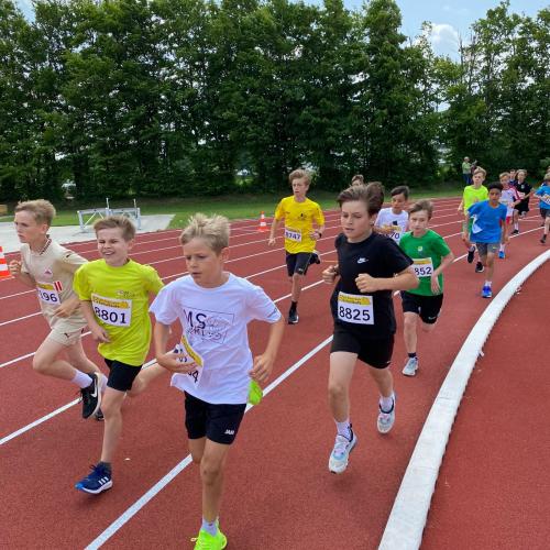Schüler:innen beim Laufcup