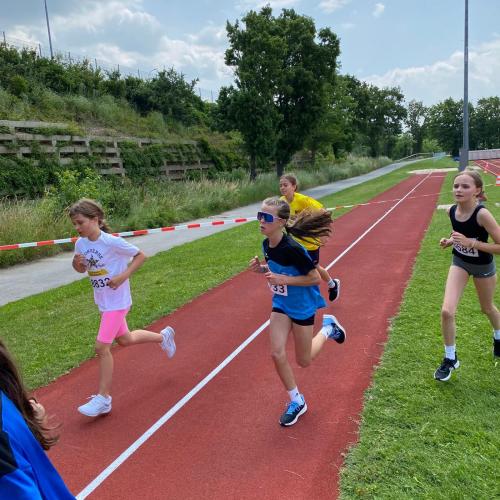 Schüler:innen beim Laufcup