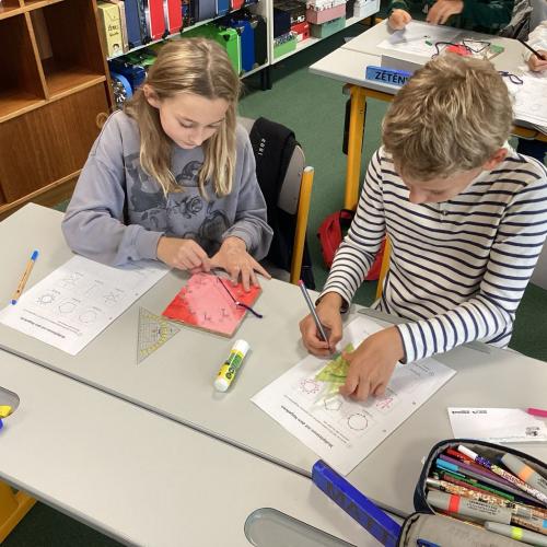 Schüler erstellen ihr Multiplikationsbrett