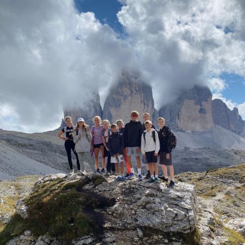 Schüler:innen beim Wandern - Drei Zinnen