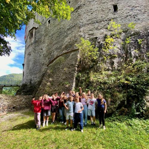 Gruppenfoto bei der Burg Reifenstein
