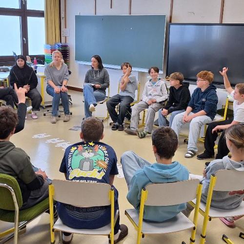 Schüler:innen beim Under18 Projekt