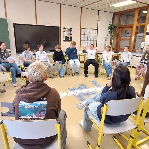 Schüler:innen beim Under18 Projekt