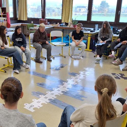 Schüler:innen beim Under18 Projekt