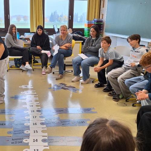 Schüler:innen beim Under18 Projekt