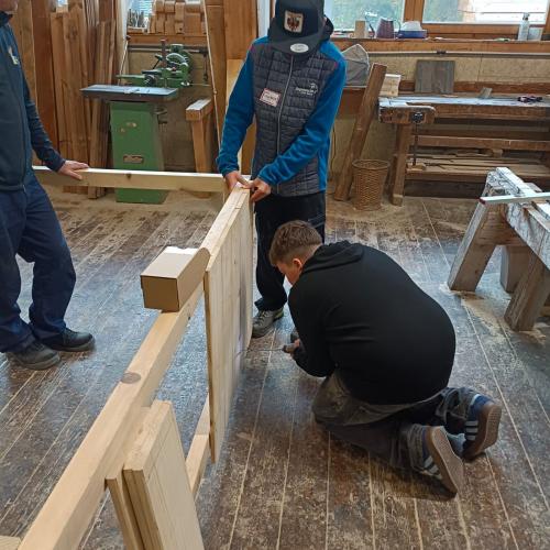 Schüler beim Tag der offenen Betriebetüren in Ellmau