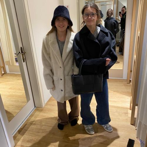 Schülerinnen beim Tag der offenen Betriebetüren in Ellmau