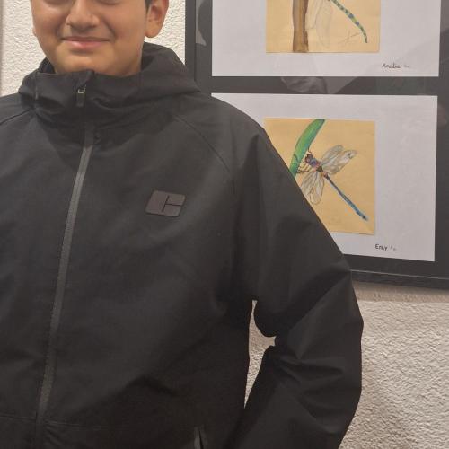 Schüler:innen bei der Vernissage