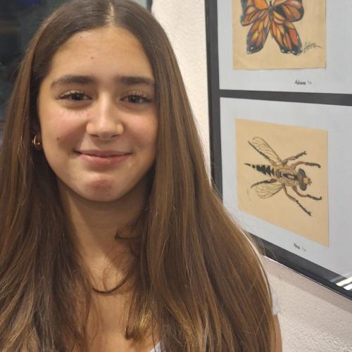 Schüler:innen bei der Vernissage