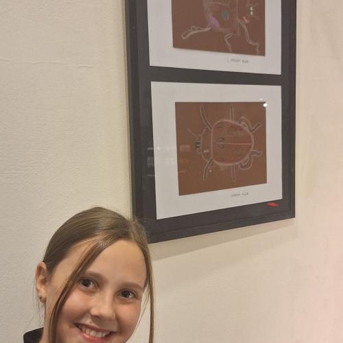 Schüler:innen bei der Vernissage