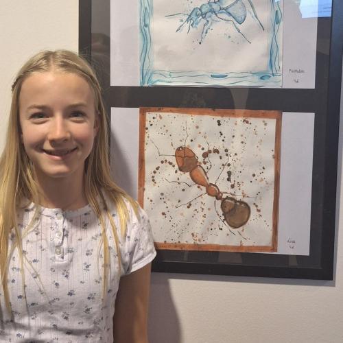 Schüler:innen bei der Vernissage