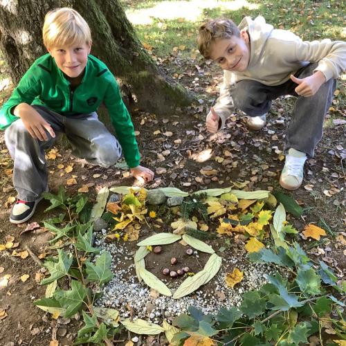 Schüler:innen präsentieren Naturbild