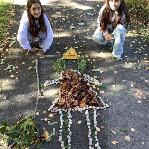 Schüler:innen präsentieren Naturbild